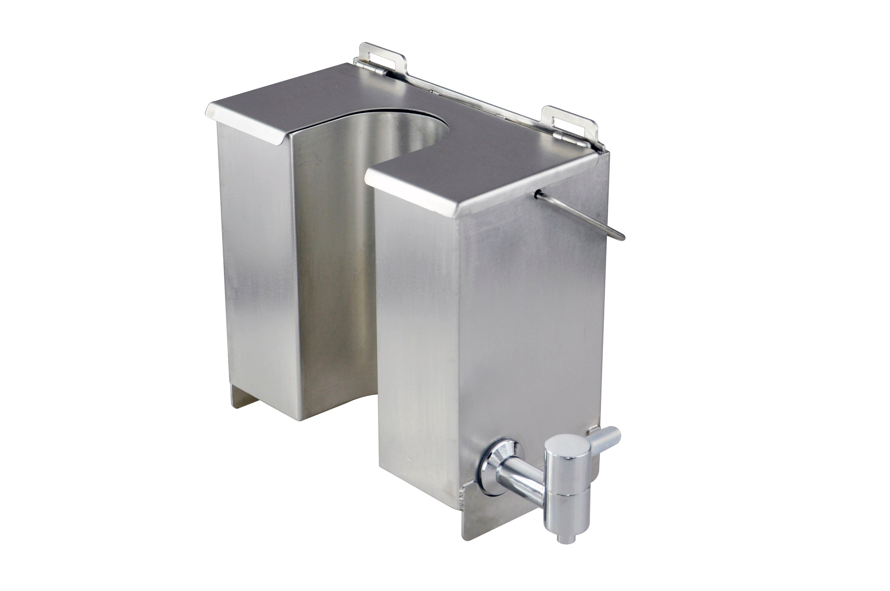 Another side view of Winnerwell® M - sized Water Tank, showcasing its design that allows easy integration with M - sized stoves for practical outdoor water heating.