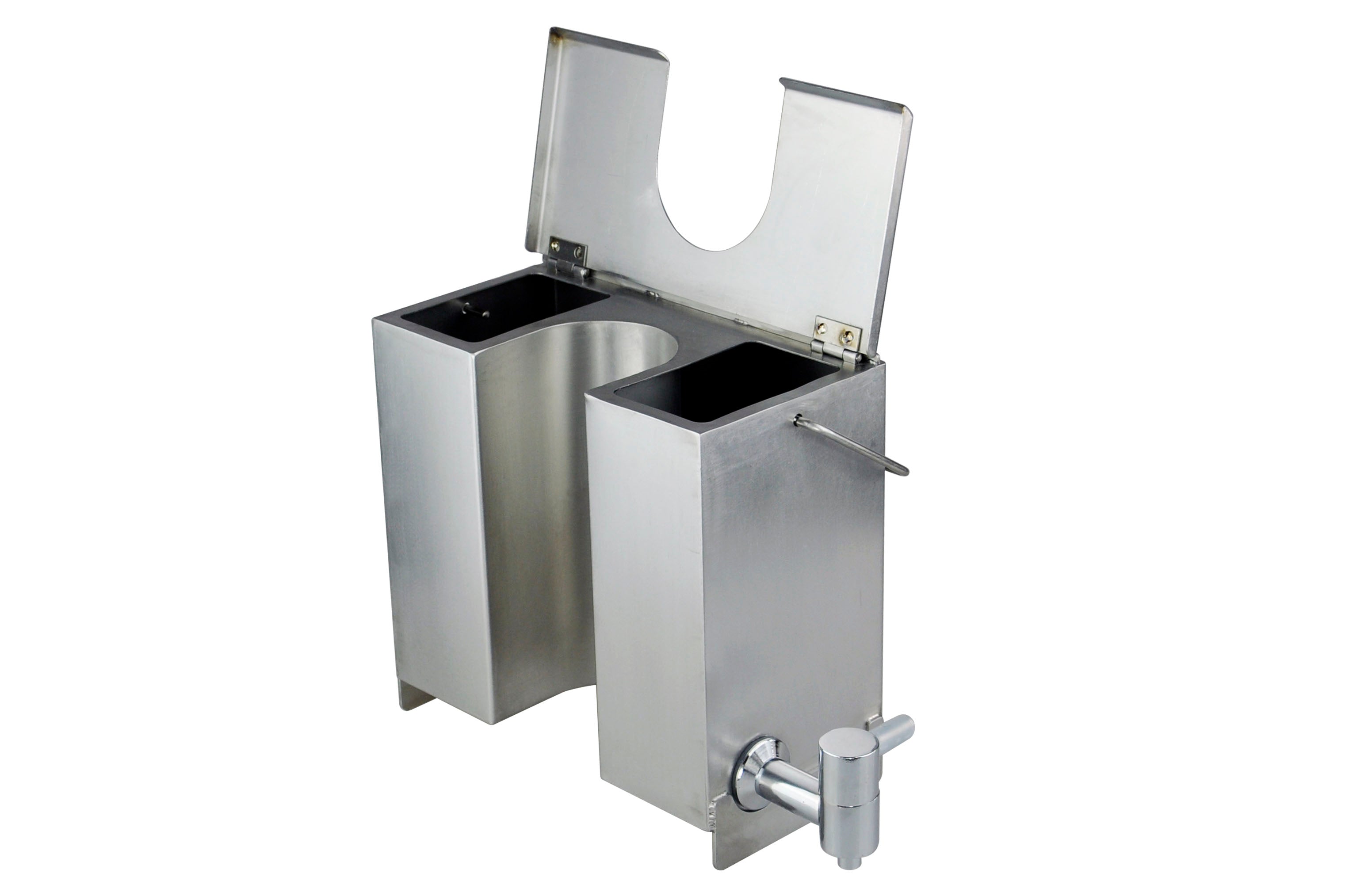 Close-up of the Winnerwell® M-sized Water Tank, highlighting the smooth interior, the sturdy integrated spigot, and the high-quality AISI 304 stainless steel texture, demonstrating its durability and functionality.